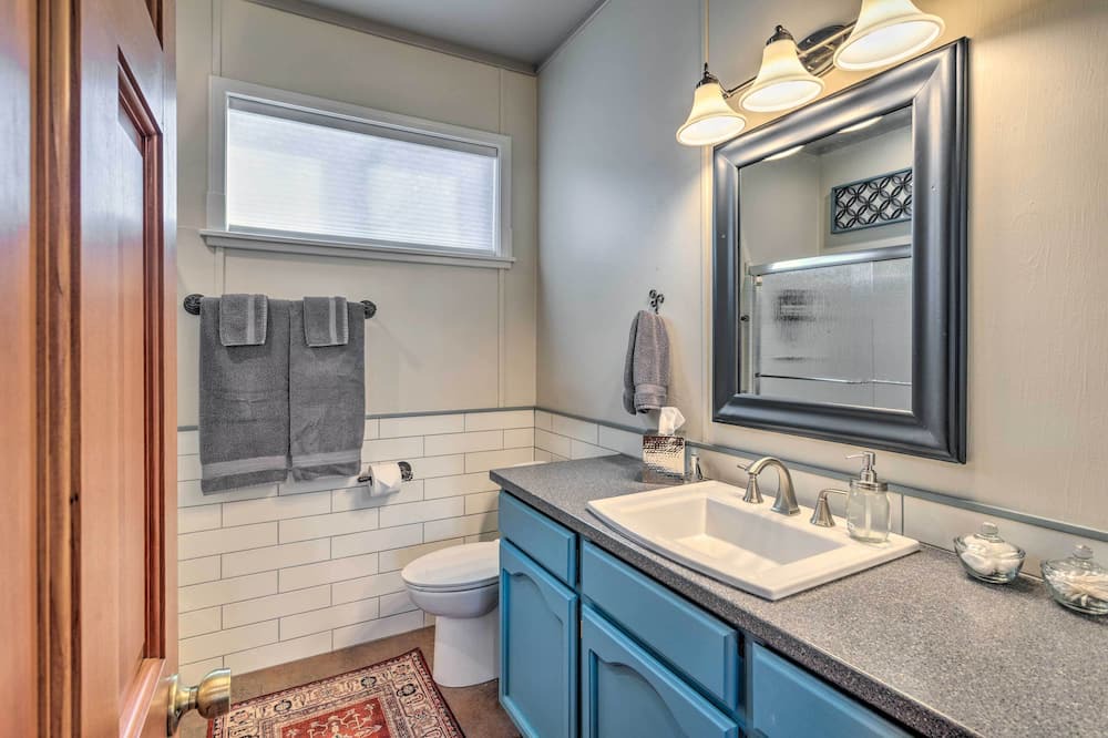 Photo of Bathroom in Camp Verde