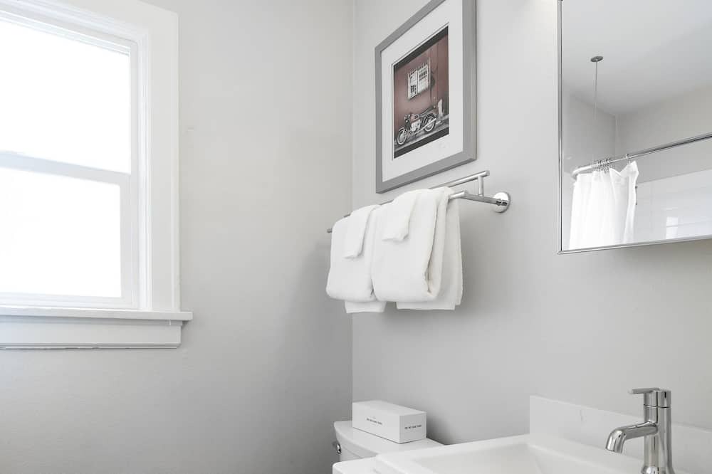 Photo of Bathroom in West Colfax