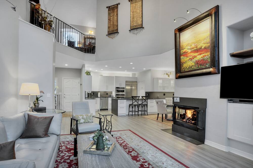Photo of Livingroom in Edwards