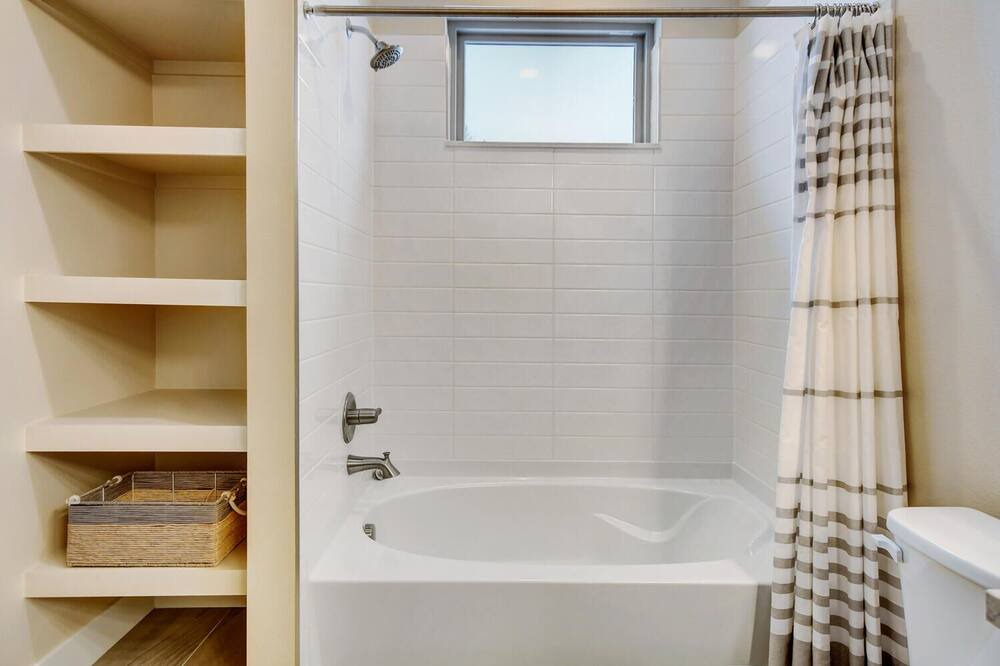 Photo of Bathroom in Rendezvous