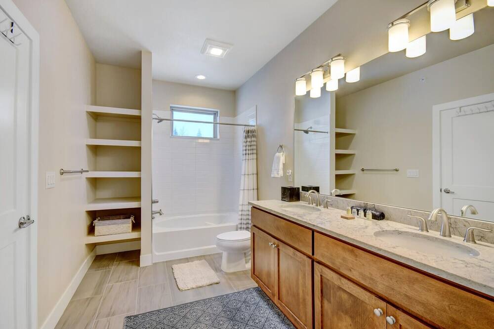 Photo of Bathroom in Rendezvous