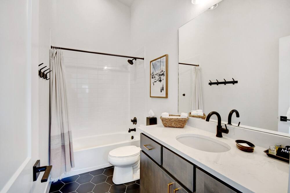 Photo of Bathroom in Rendezvous