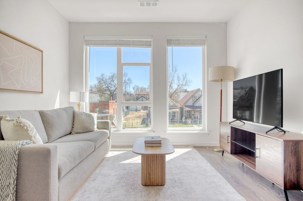 Photo of Livingroom in Five Points