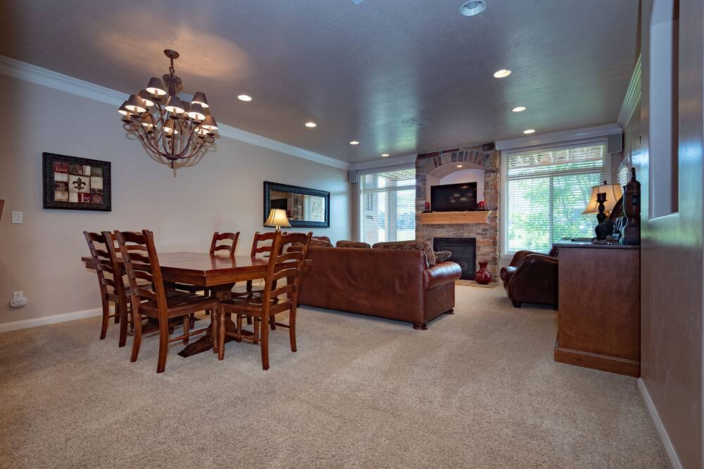Photo of Livingroom in Ogden