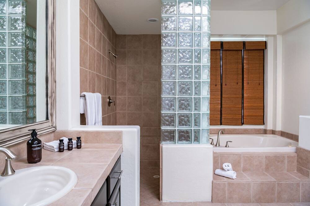 Photo of Bathroom in Sonoran Hills