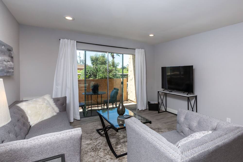 Photo of Livingroom in Woodland Springs
