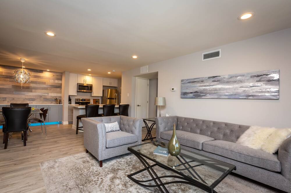 Photo of Livingroom in Woodland Springs