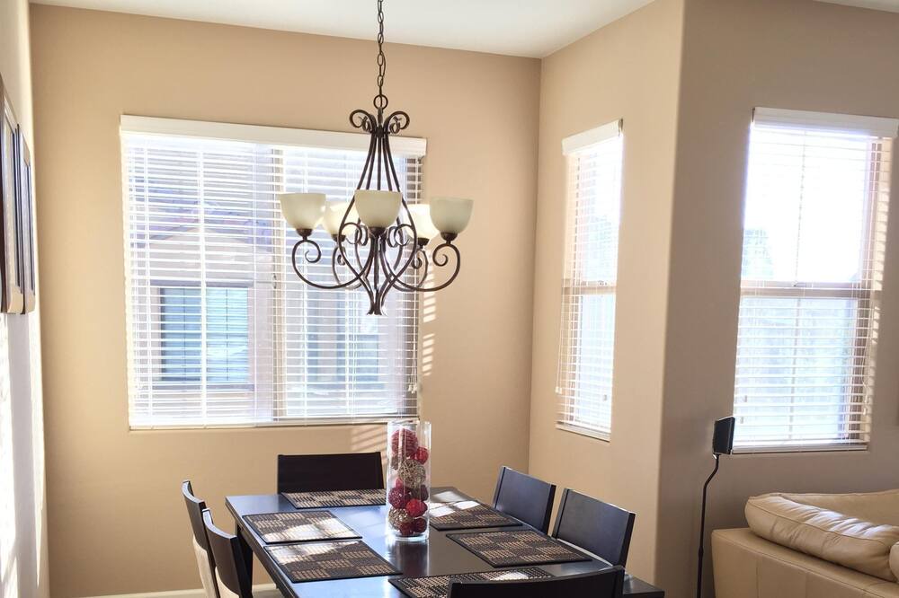 Photo of Livingroom in Talon Retreat