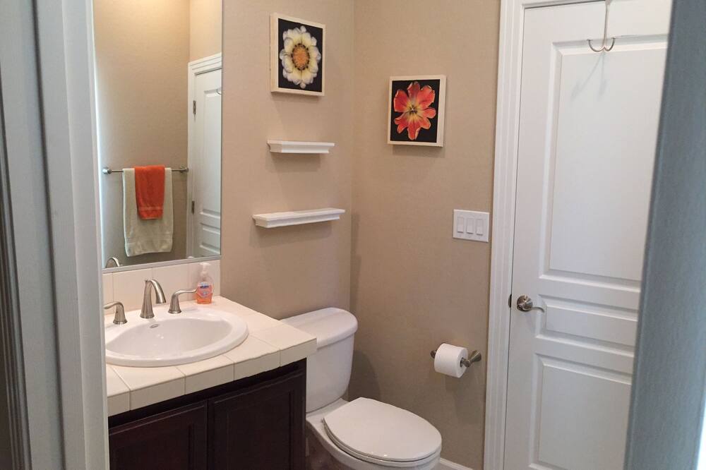 Photo of Bathroom in Talon Retreat