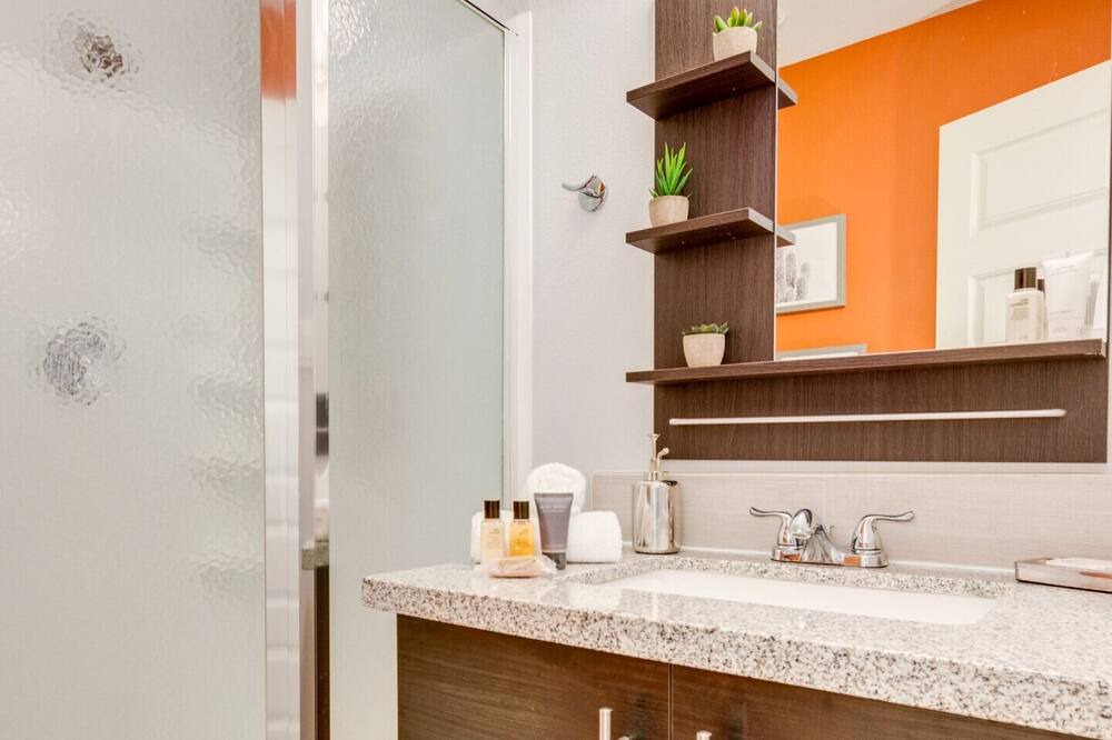 Photo of Bathroom in Sunset