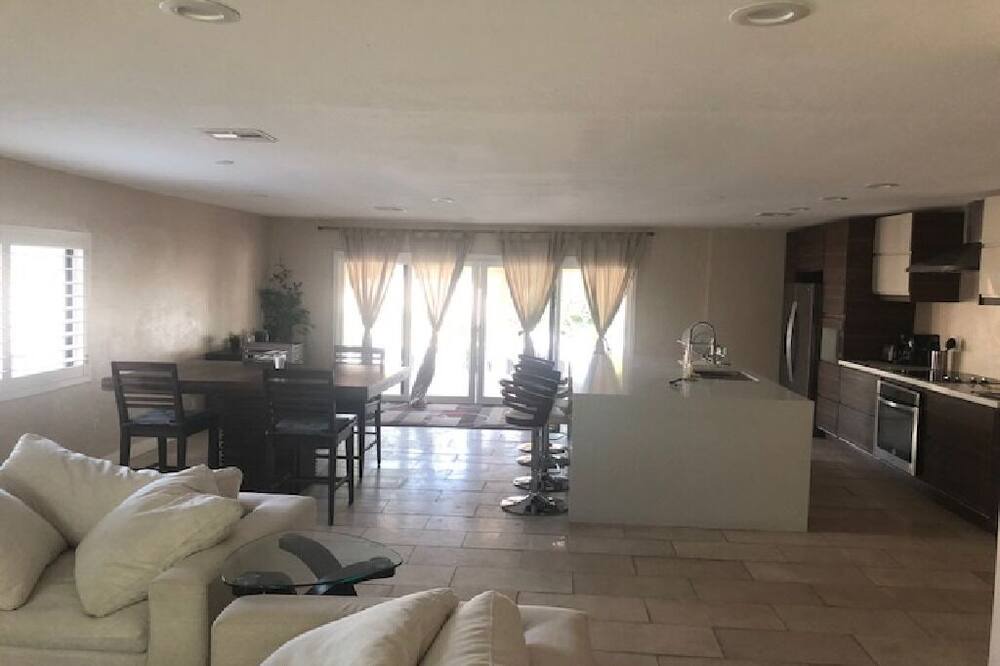Photo of Livingroom in McCormick Ranch