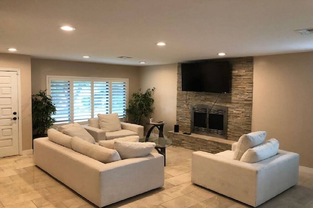 Photo of Livingroom in McCormick Ranch