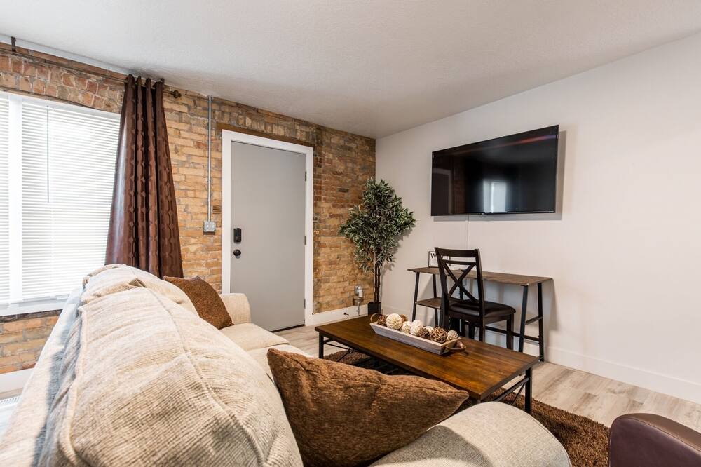 Photo of Bedroom in Central City