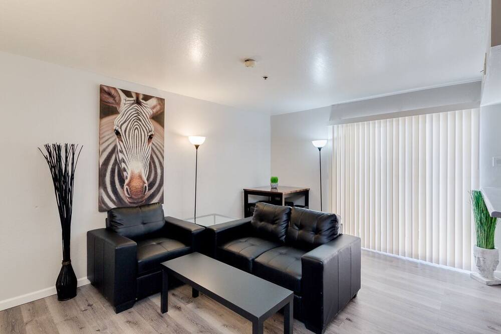 Photo of Livingroom in Surprise