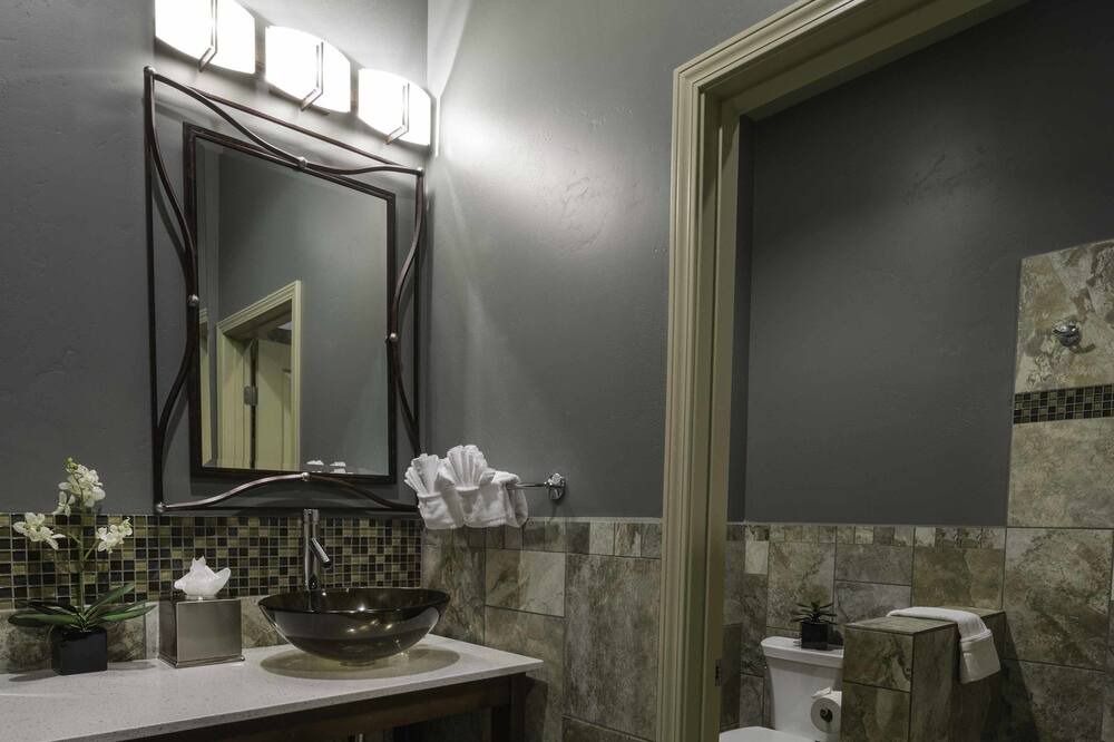 Photo of Bathroom in Cottonwood