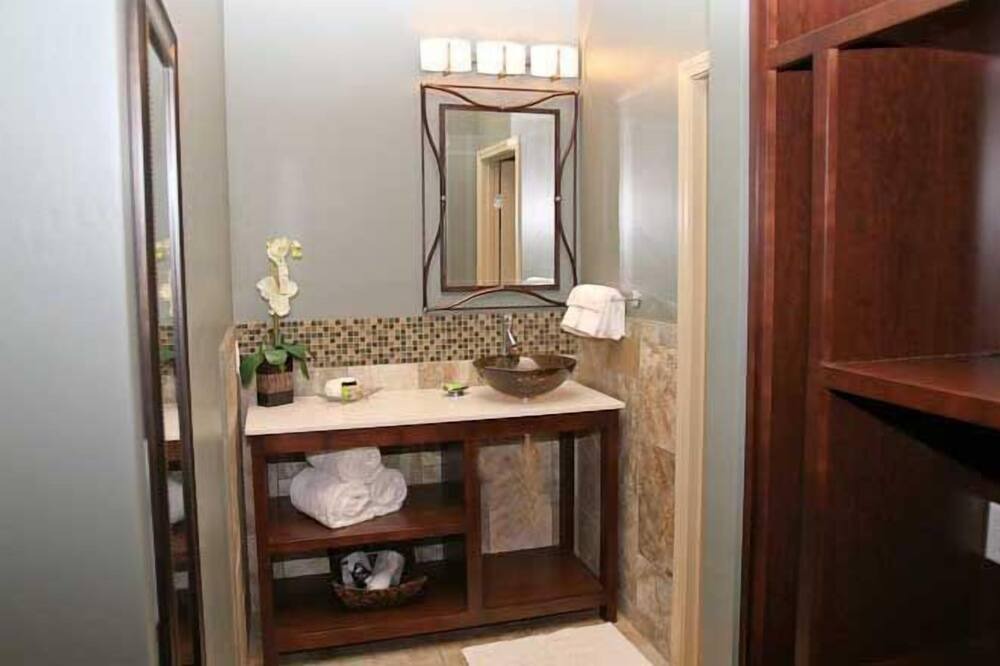Photo of Bathroom in Cottonwood