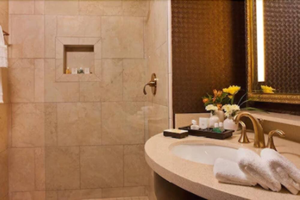 Photo of Bathroom in Drexel Heights