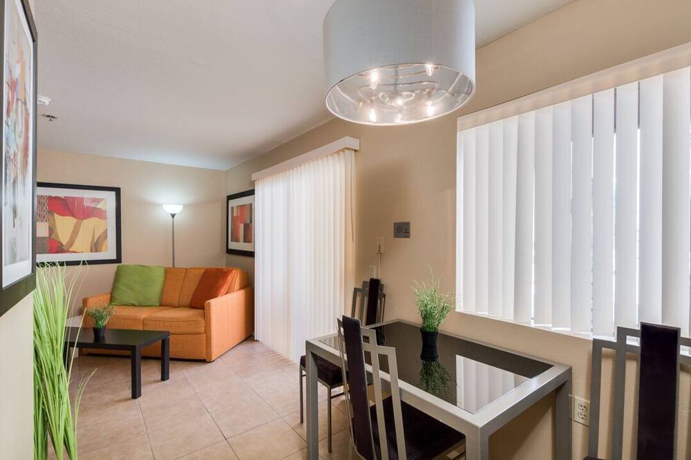 Photo of Livingroom in Surprise