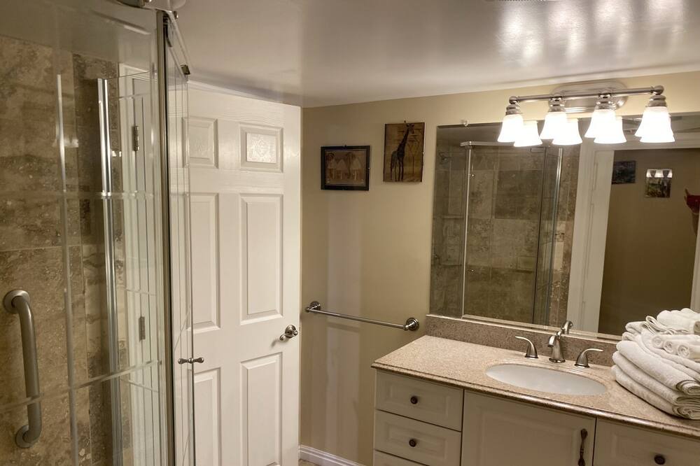 Photo of Bathroom in Murray