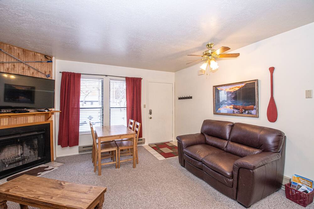 Photo of Livingroom in Wolf Creek