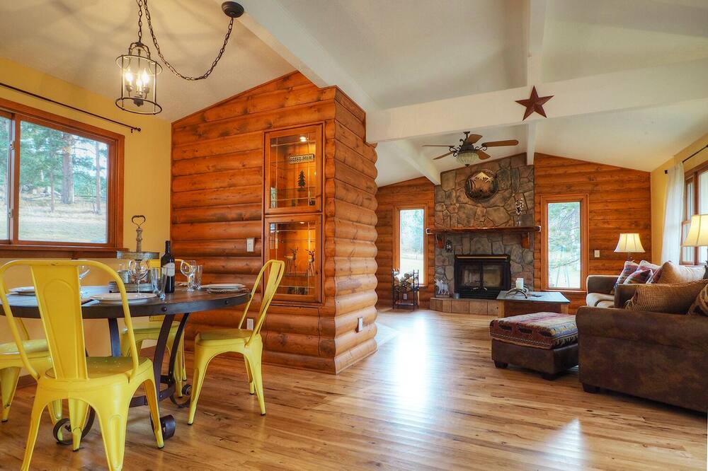Photo of Livingroom in Estes Park