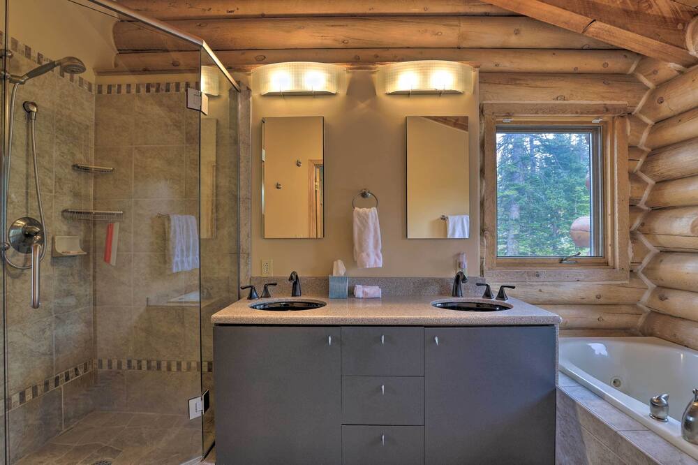Photo of Bathroom in Quandary Village