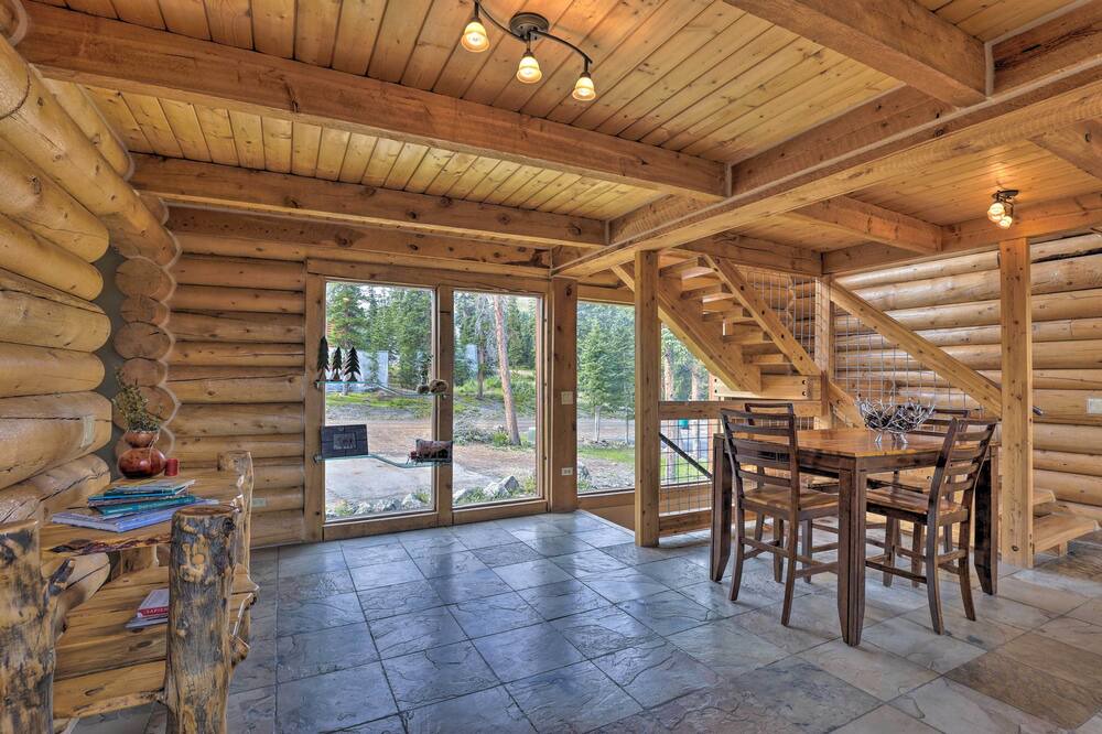 Photo of Livingroom in Quandary Village