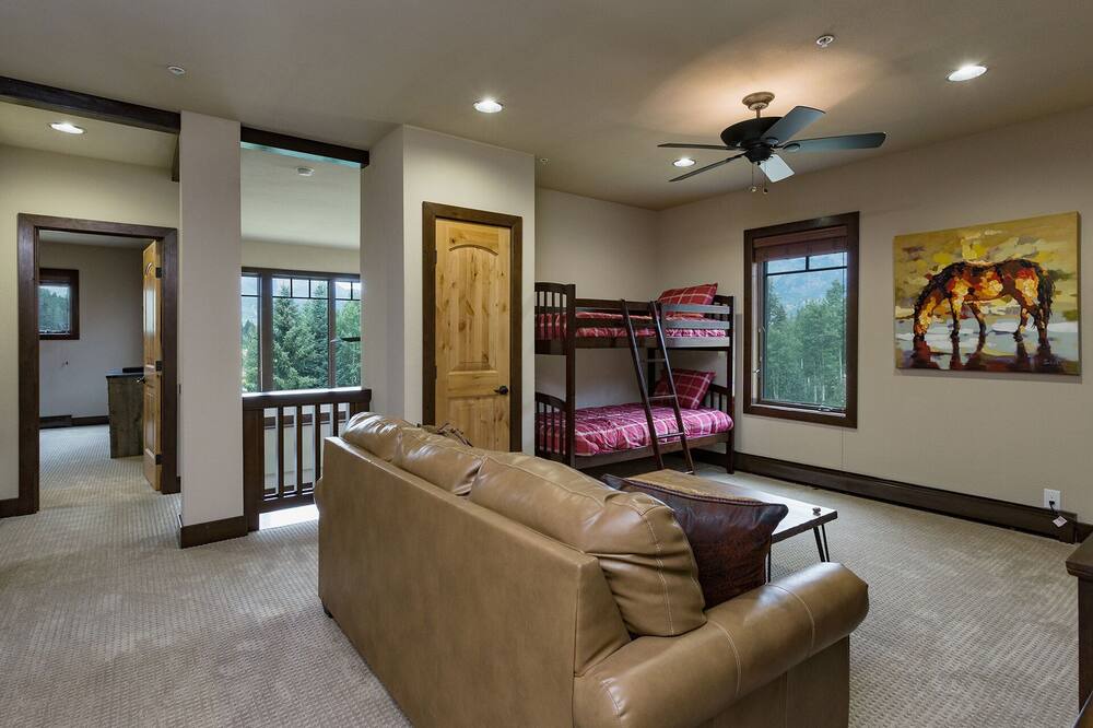Photo of Livingroom in Purgatory