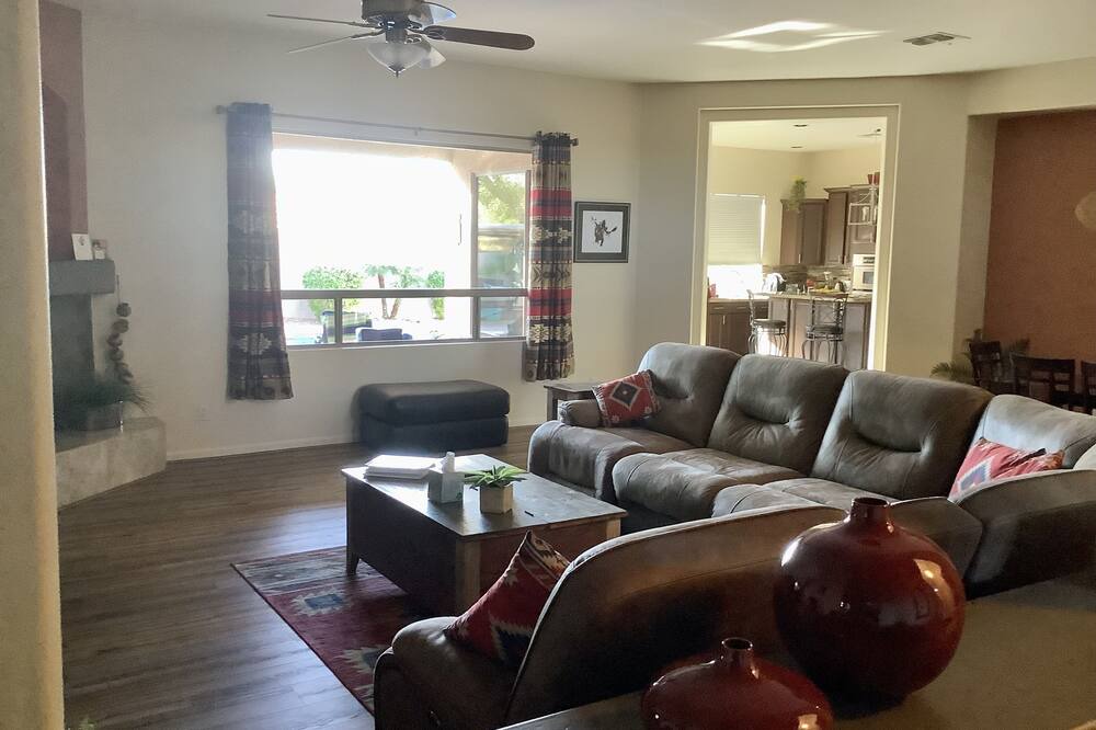 Photo of Livingroom in Estrella Mountain Ranch