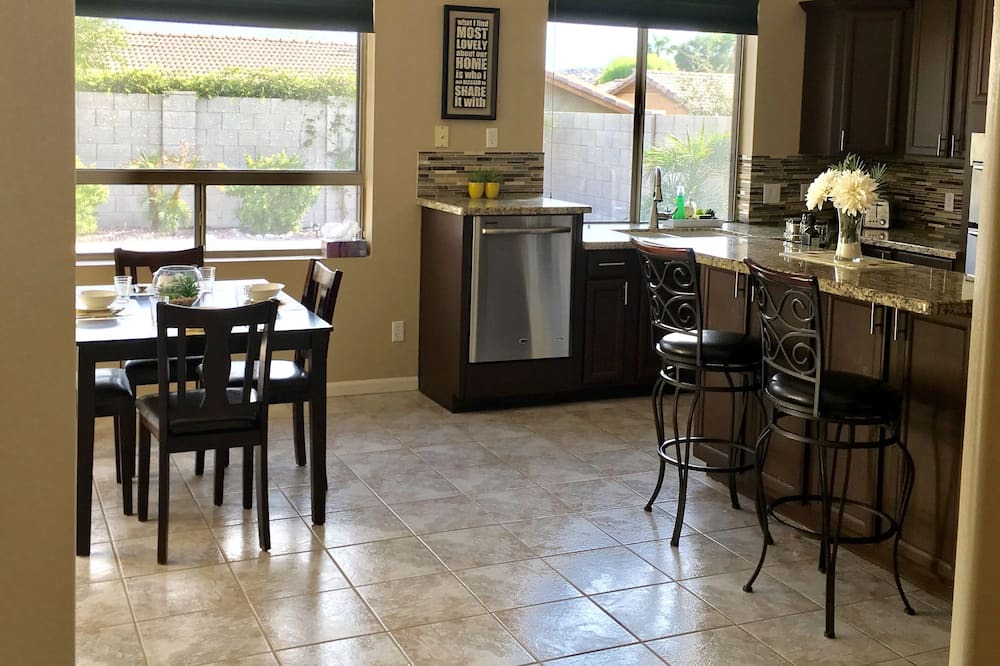 Photo of Kitchen in Estrella Mountain Ranch