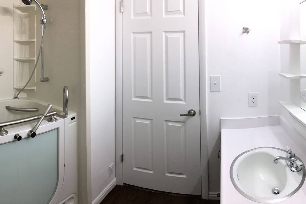 Photo of Bathroom in Scera Park South