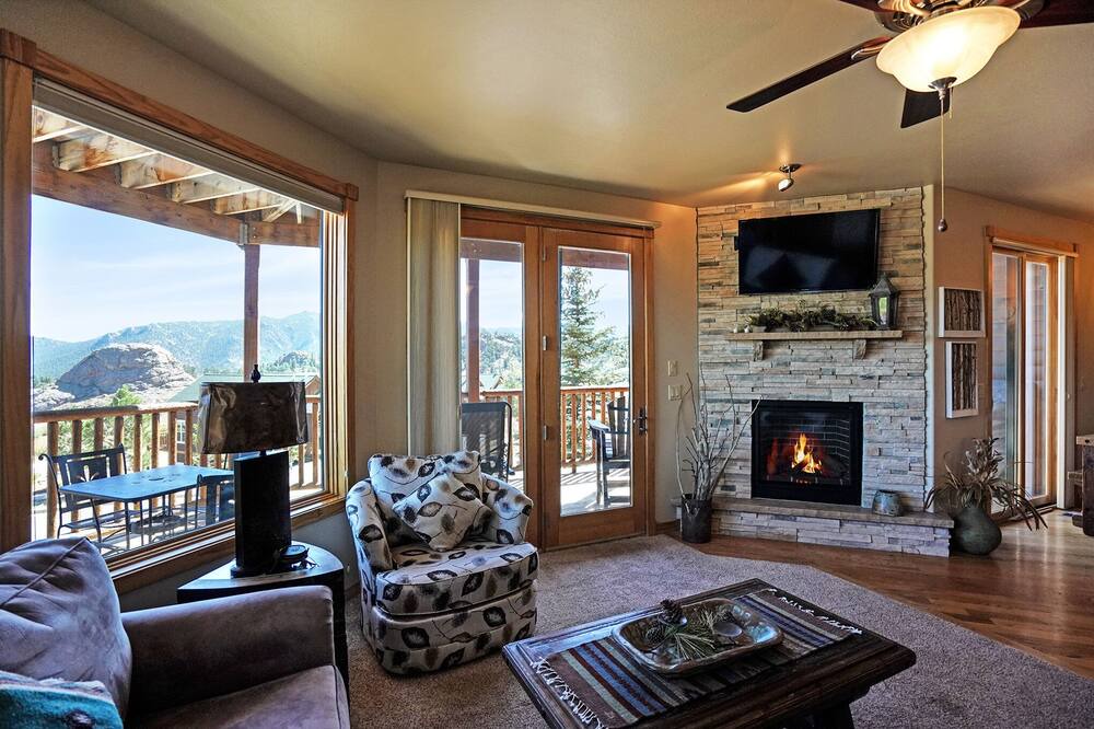 Photo of Livingroom in Estes Park