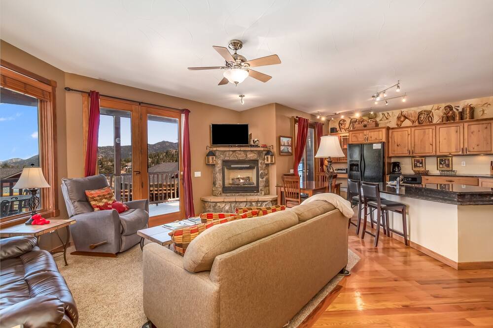 Photo of Livingroom in Estes Park