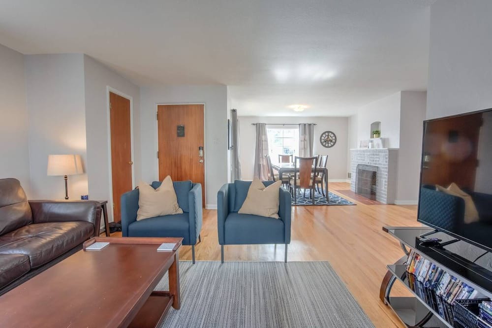 Photo of Bedroom in Central Colorado Springs