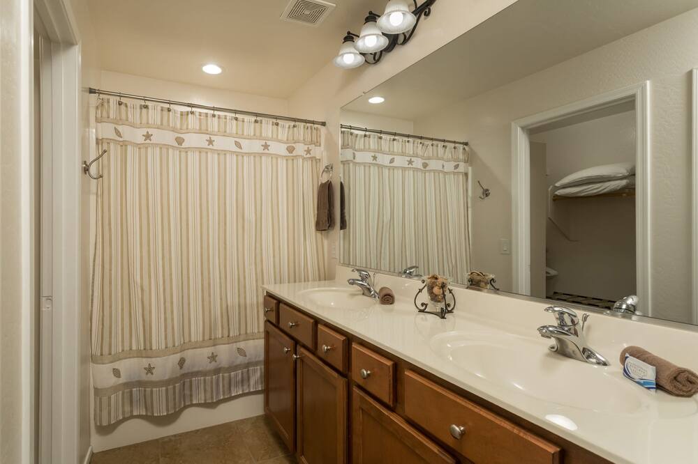 Photo of Bathroom in Starlight Trail
