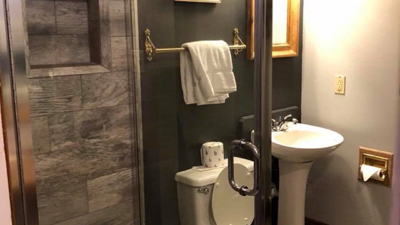 Photo of Bathroom in Fish Camp