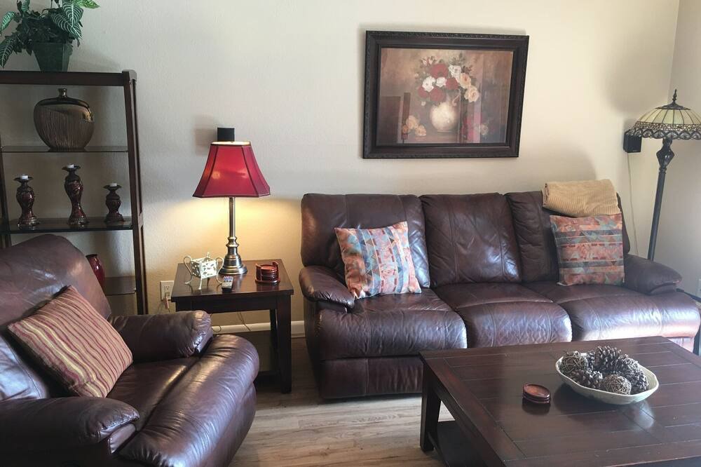 Photo of Livingroom in Paradise Valley Village