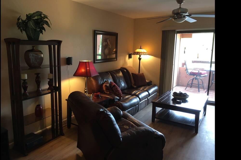 Photo of Livingroom in Paradise Valley Village