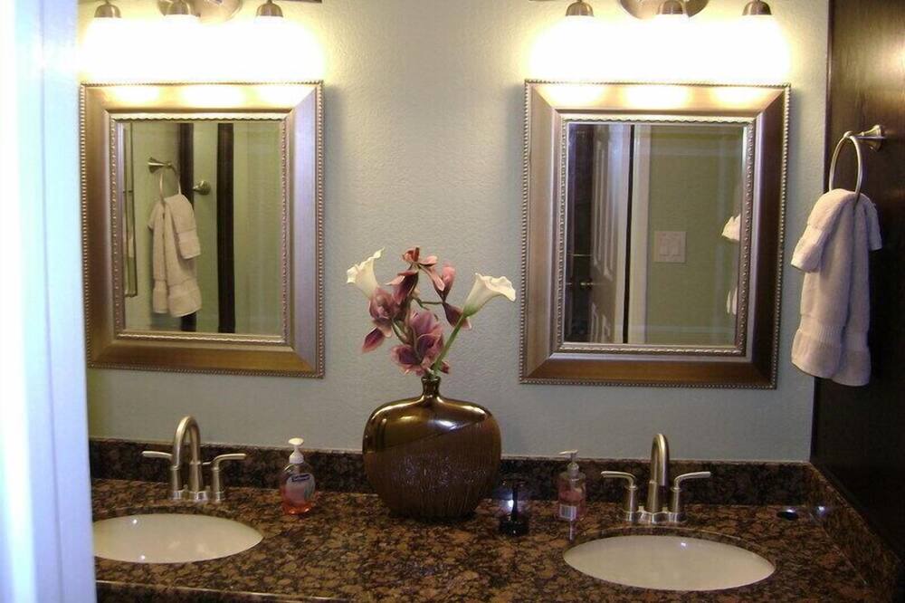 Photo of Bathroom in Paradise Valley Village