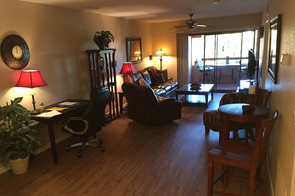 Photo of Livingroom in Paradise Valley Village