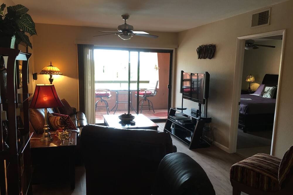 Photo of Livingroom in Paradise Valley Village