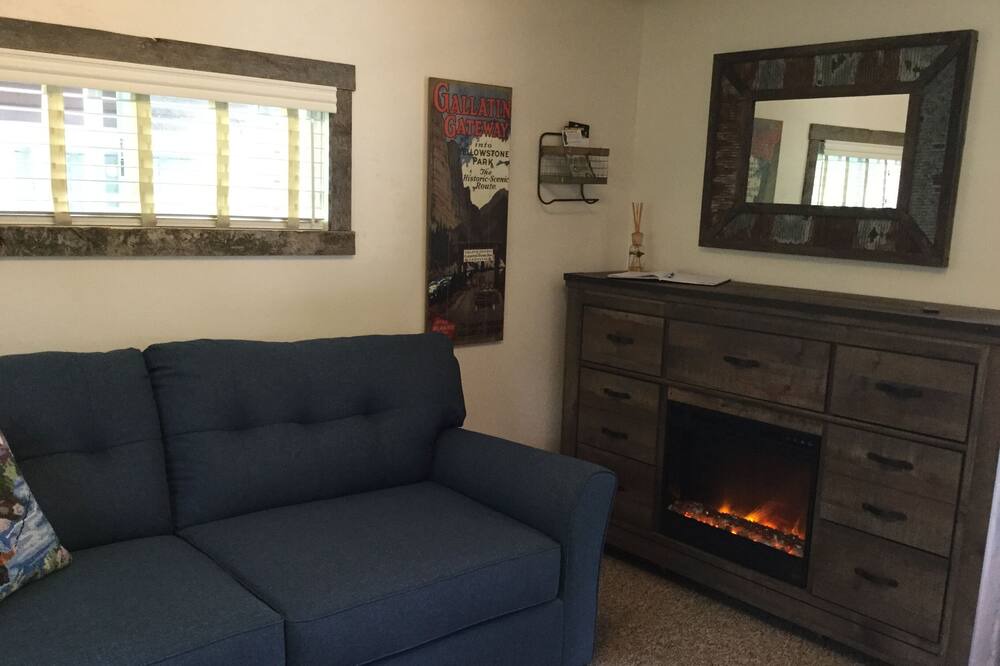 Photo of Livingroom in Gallatin Gateway