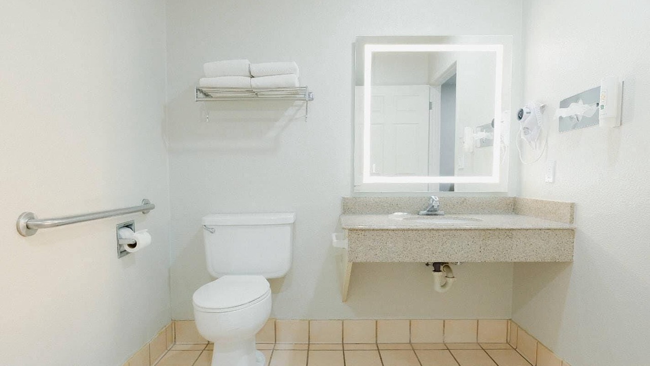 Photo of Bedroom in Holbrook