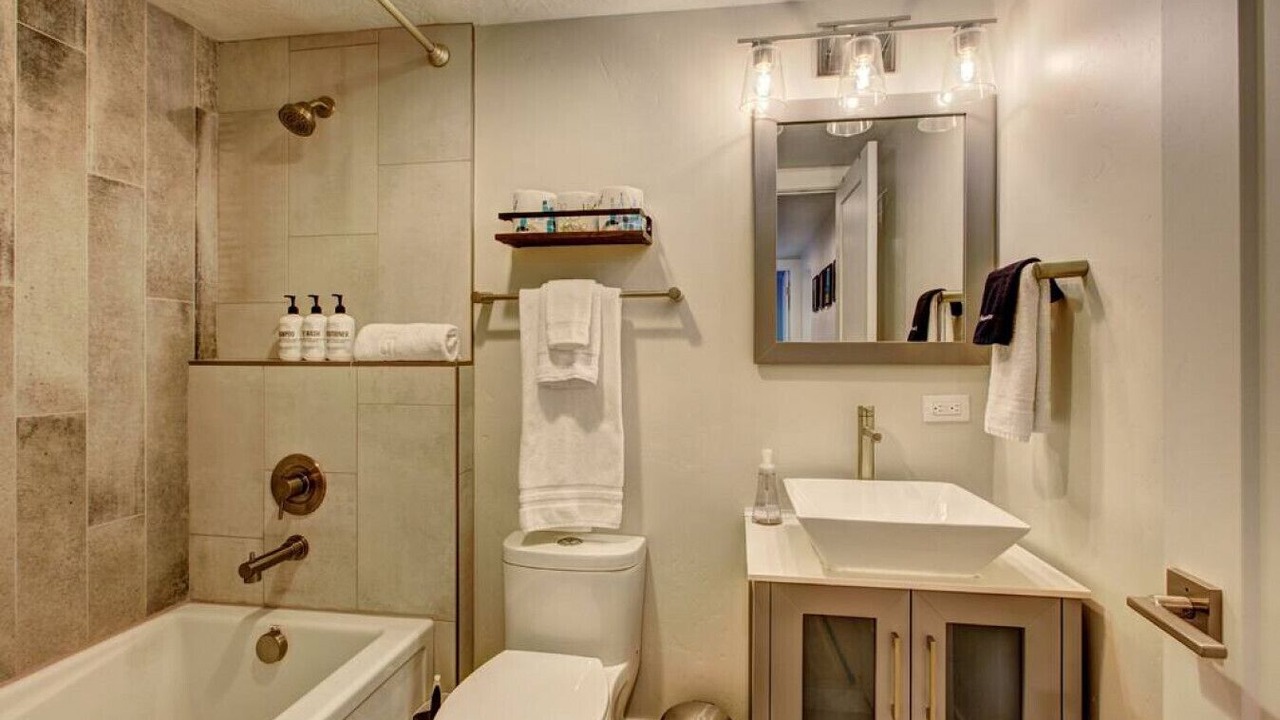 Photo of Bathroom in Depot Bench