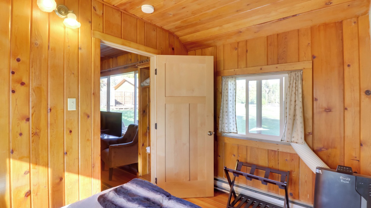 Photo of Bedroom in Lakeside