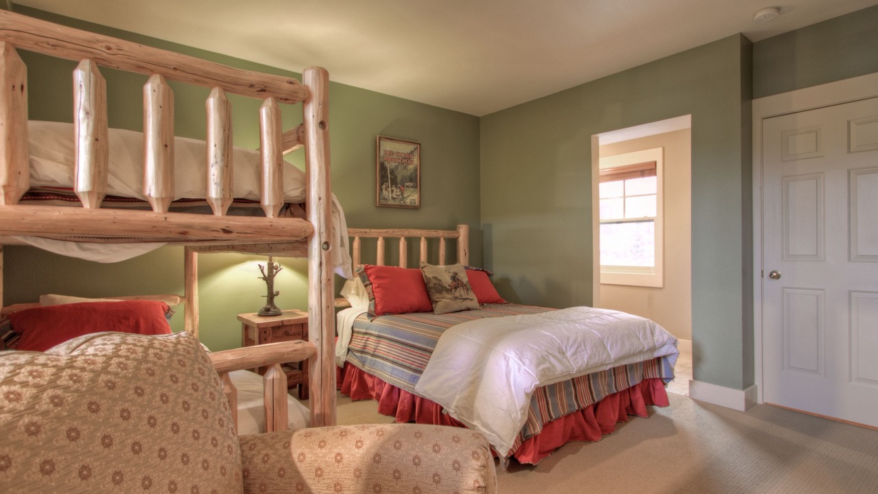 Photo of Bedroom in Saddle Ridge