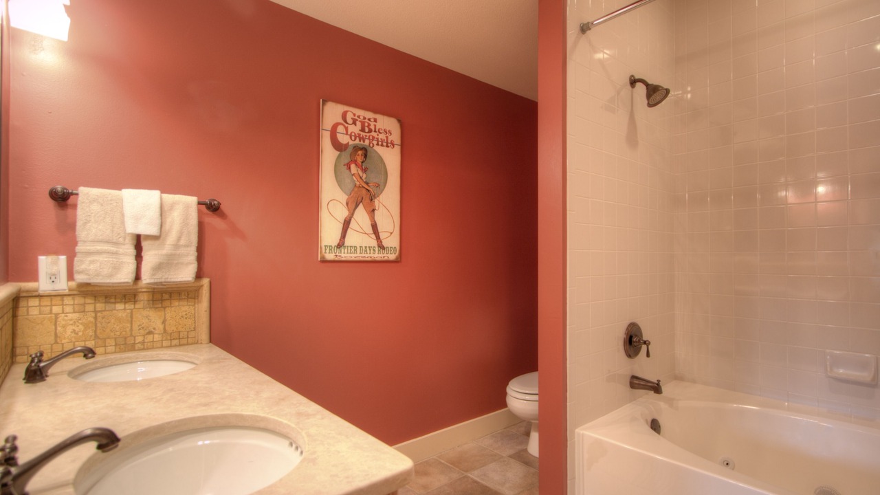 Photo of Bathroom in Saddle Ridge
