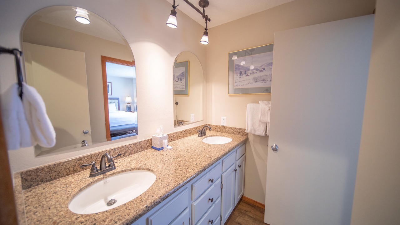 Photo of Bathroom in Lakeside Village