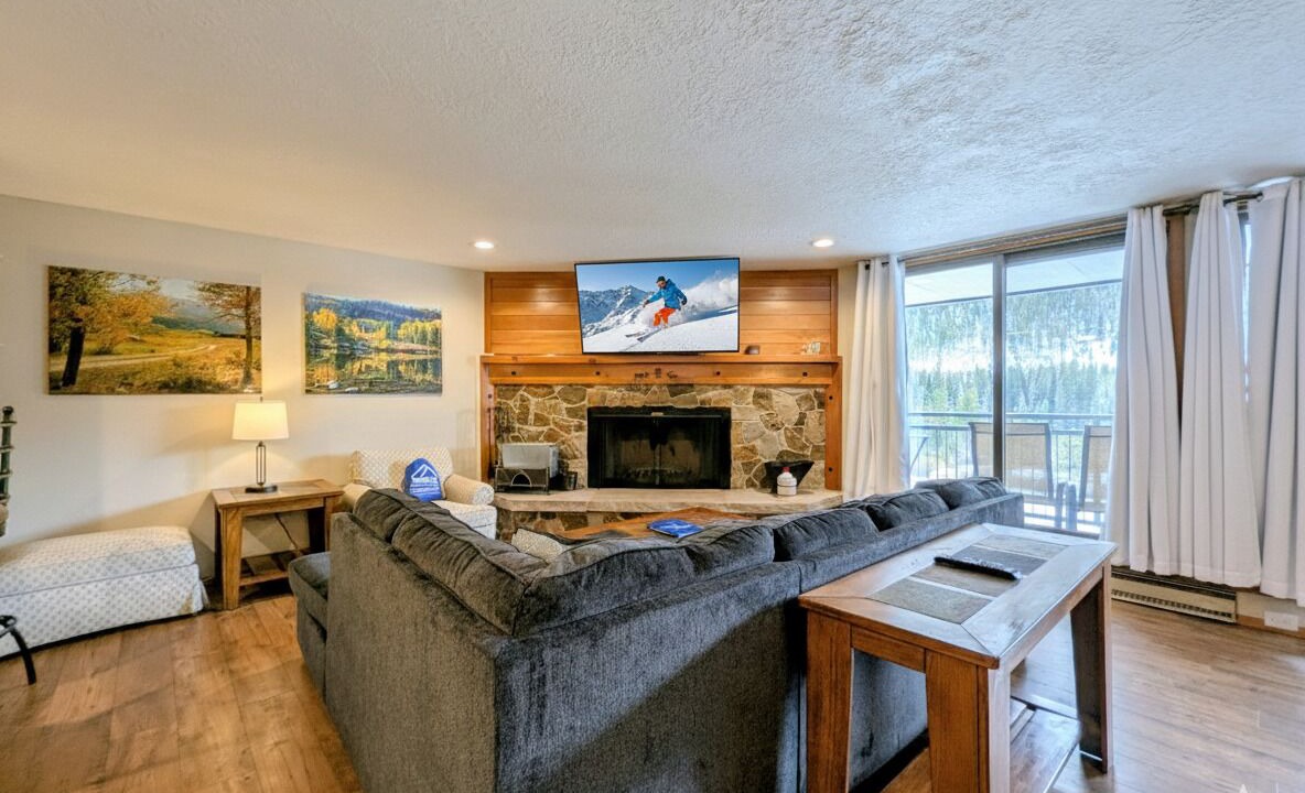 Photo of Livingroom in Lakeside Village