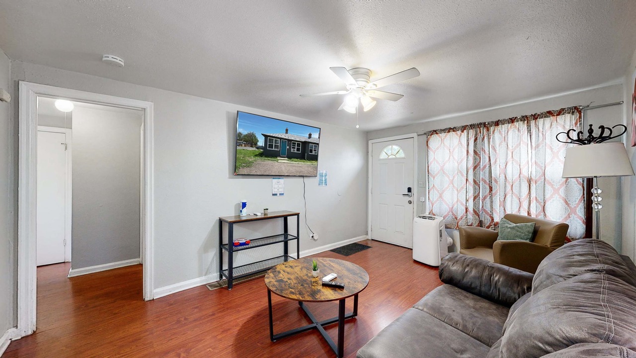 Photo of Livingroom in Dupont
